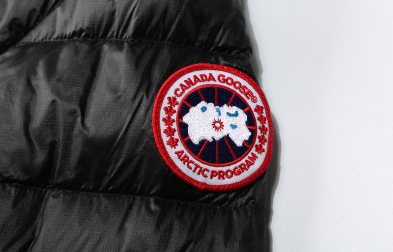 Canada goose crofton , Red badge , black