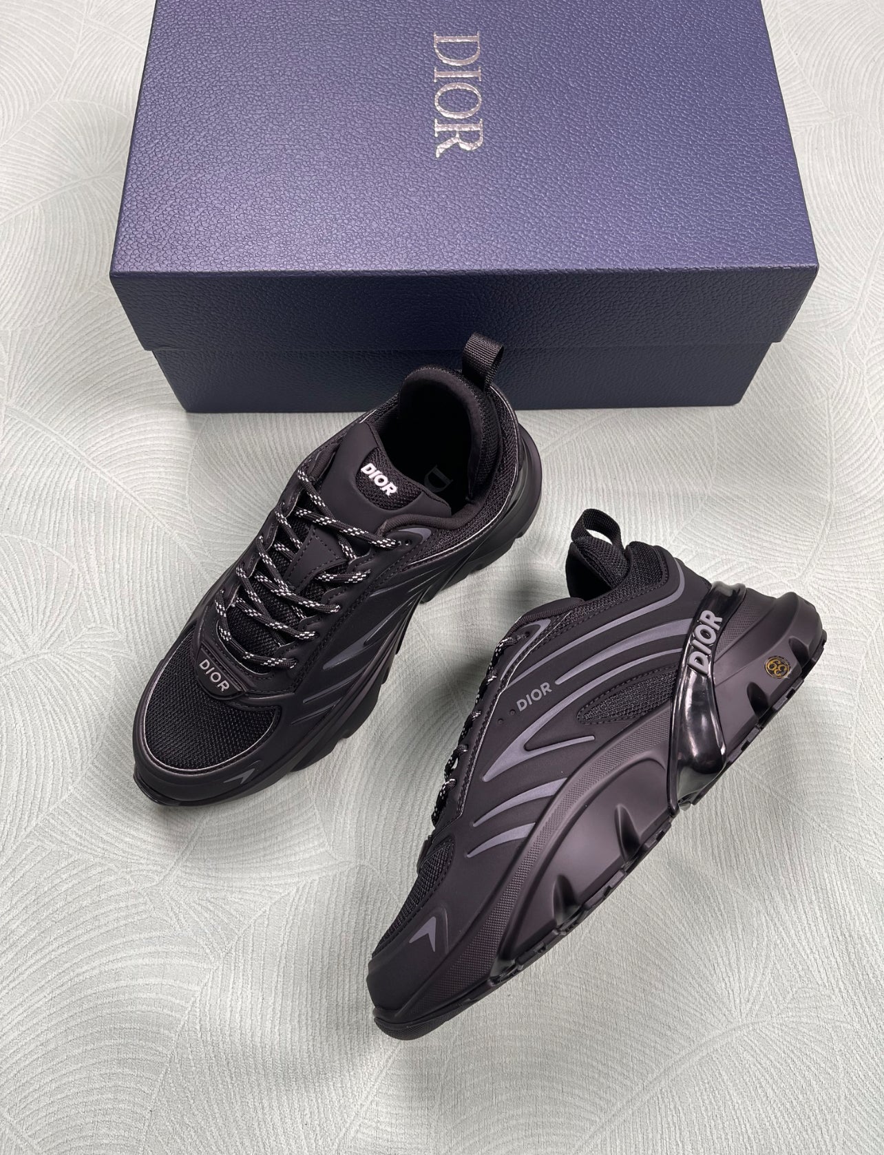 Dior b44 / Black