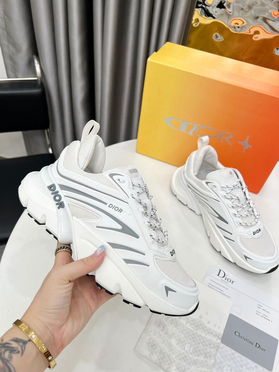 Dior b44 / White