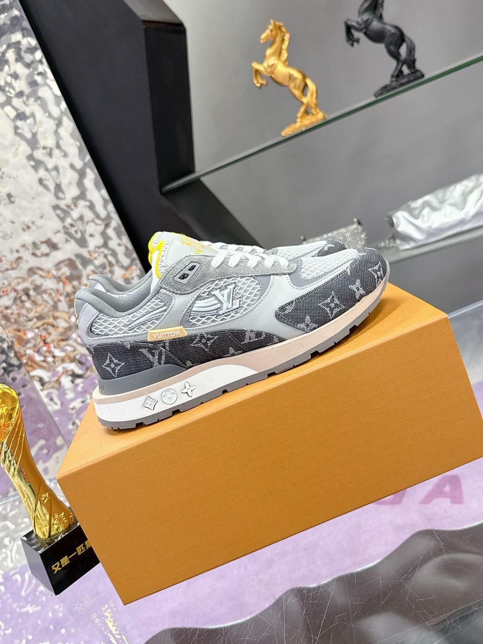 LV Runaway sneaker , Luxury grey