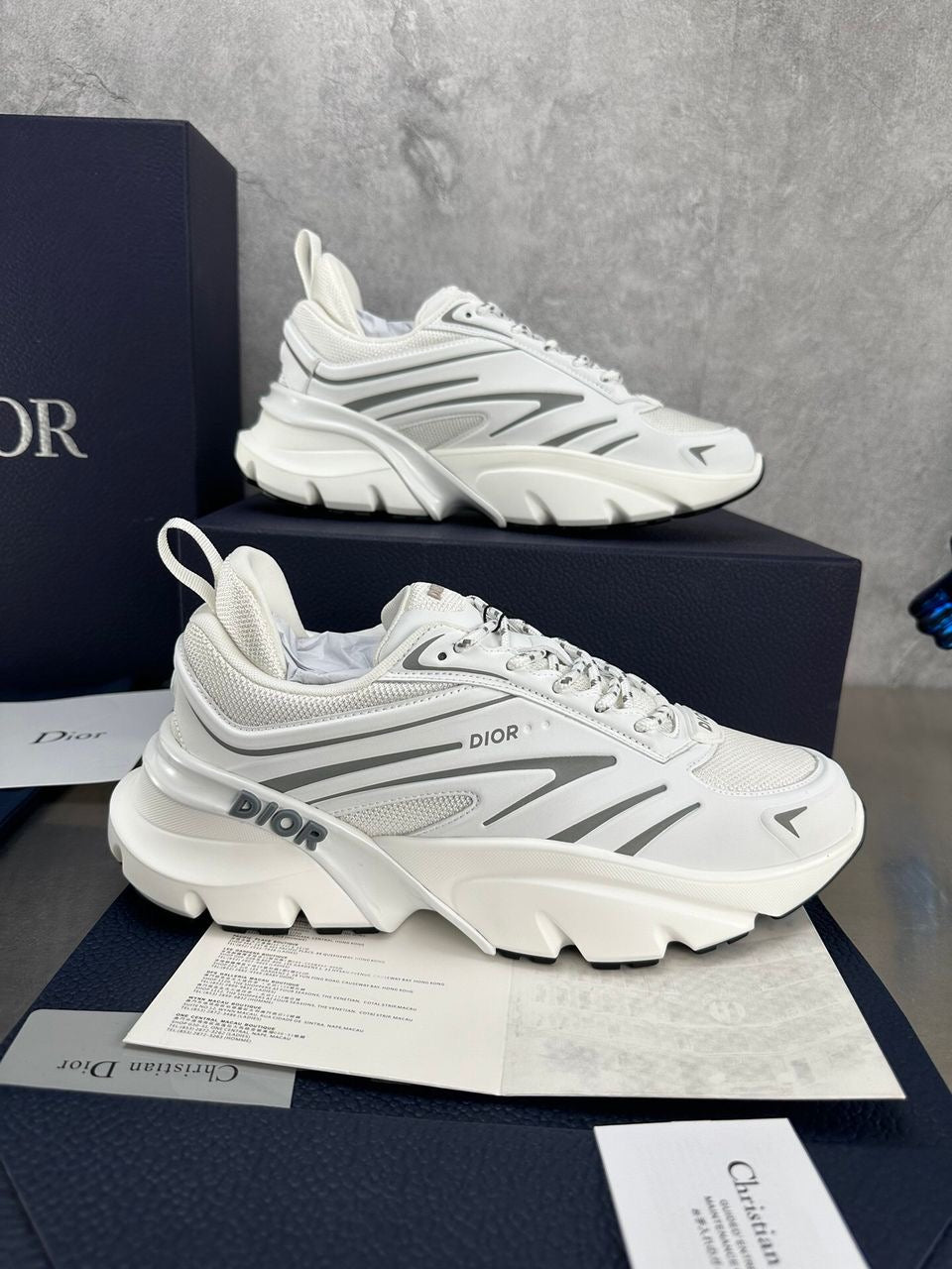 Dior b44 / White