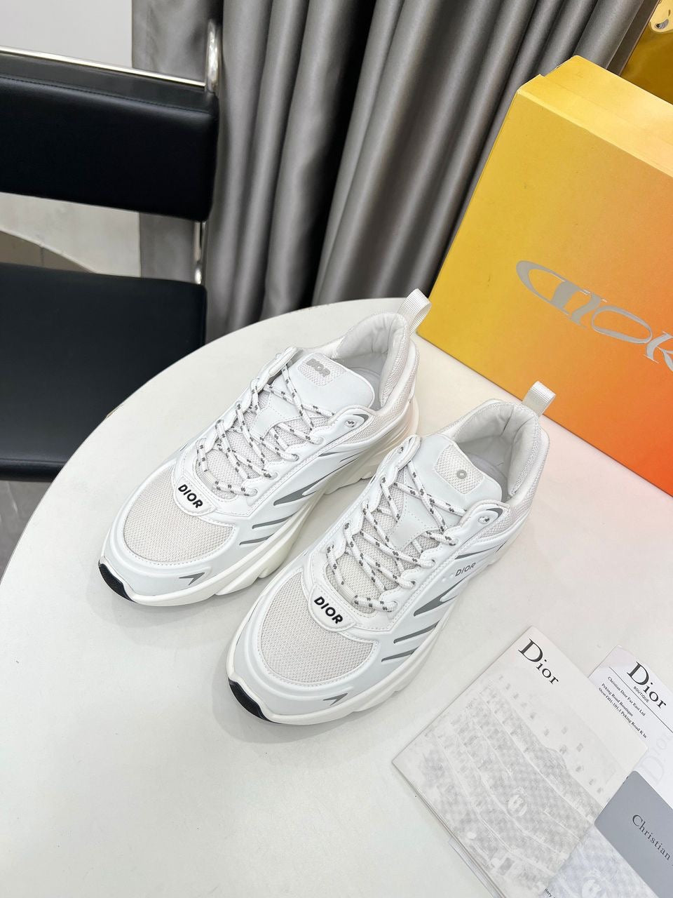 Dior b44 / White