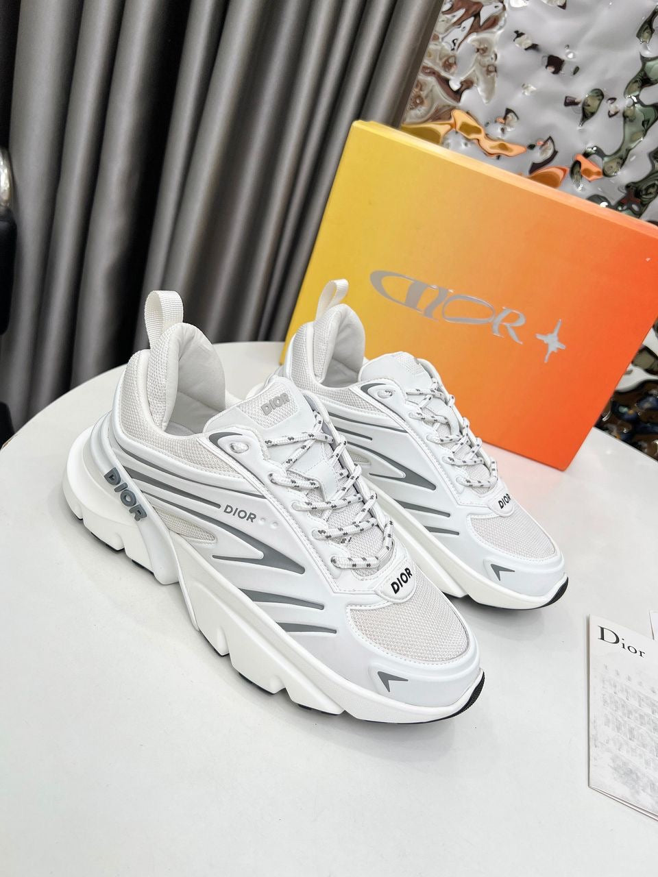 Dior b44 / White
