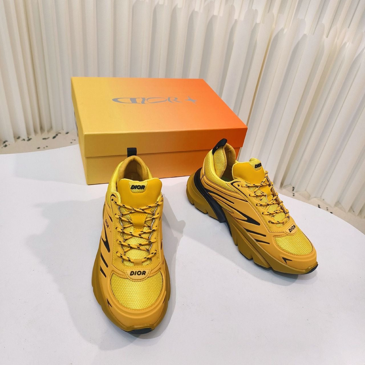 Dior b44 / Orange