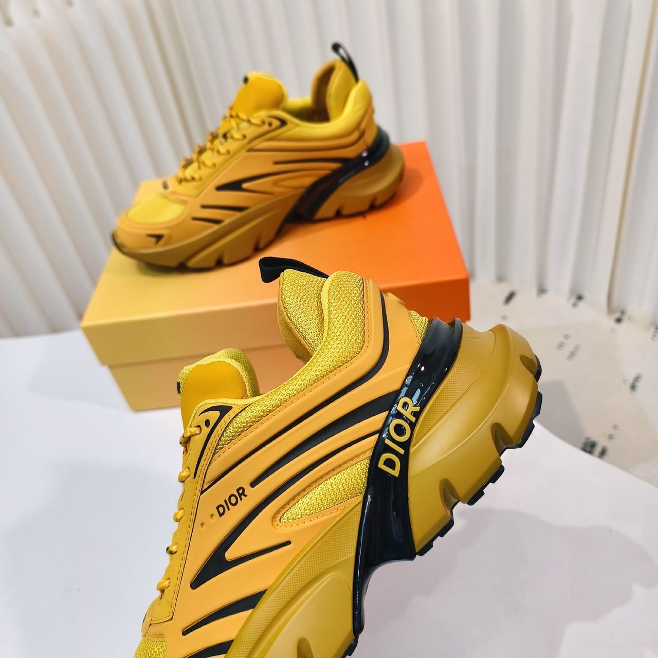 Dior b44 / Orange